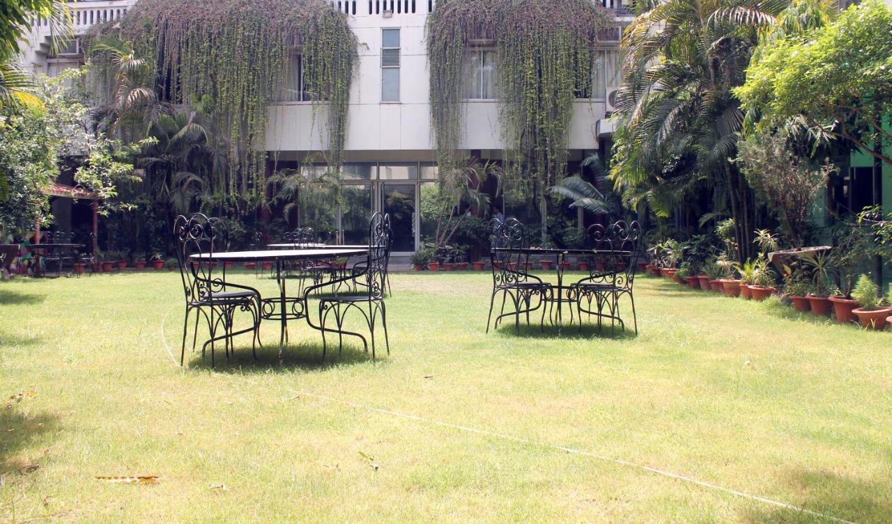Hotel Deep Palace Лакхнау Экстерьер фото