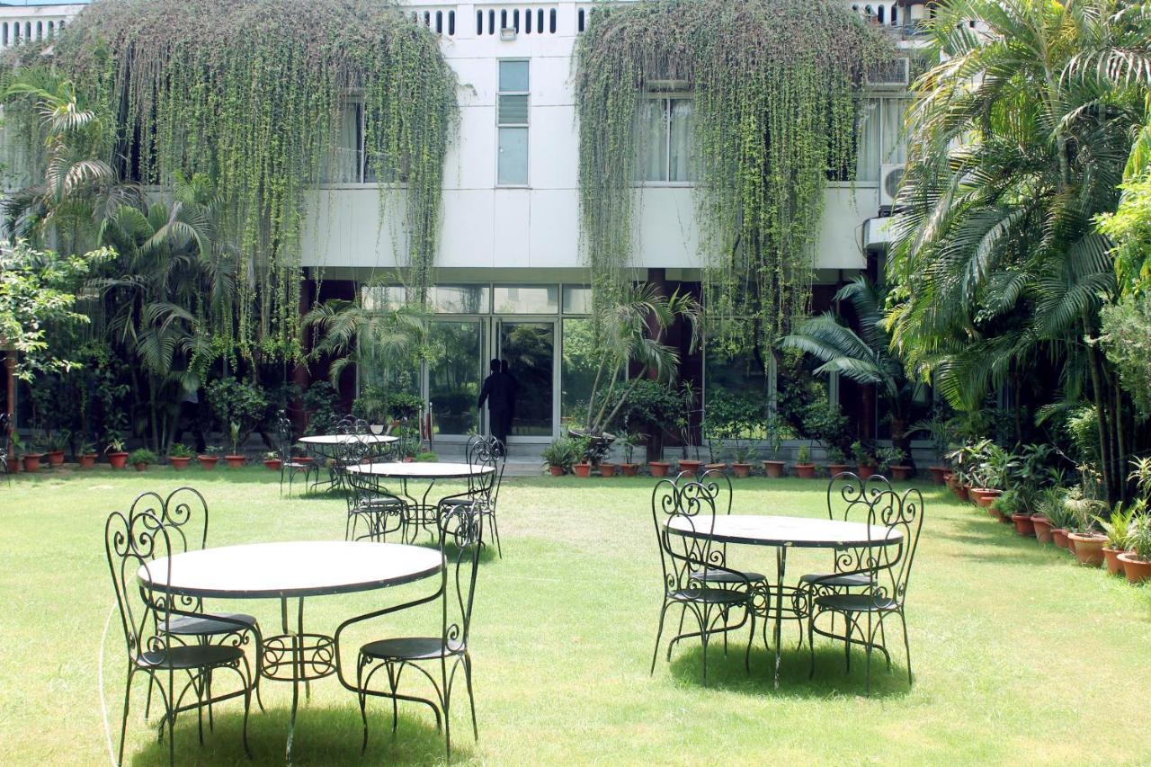 Hotel Deep Palace Лакхнау Экстерьер фото