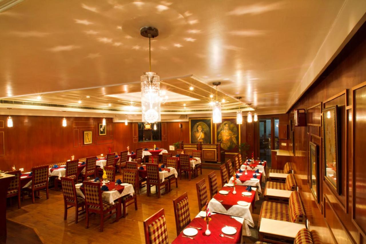 Hotel Deep Palace Лакхнау Экстерьер фото