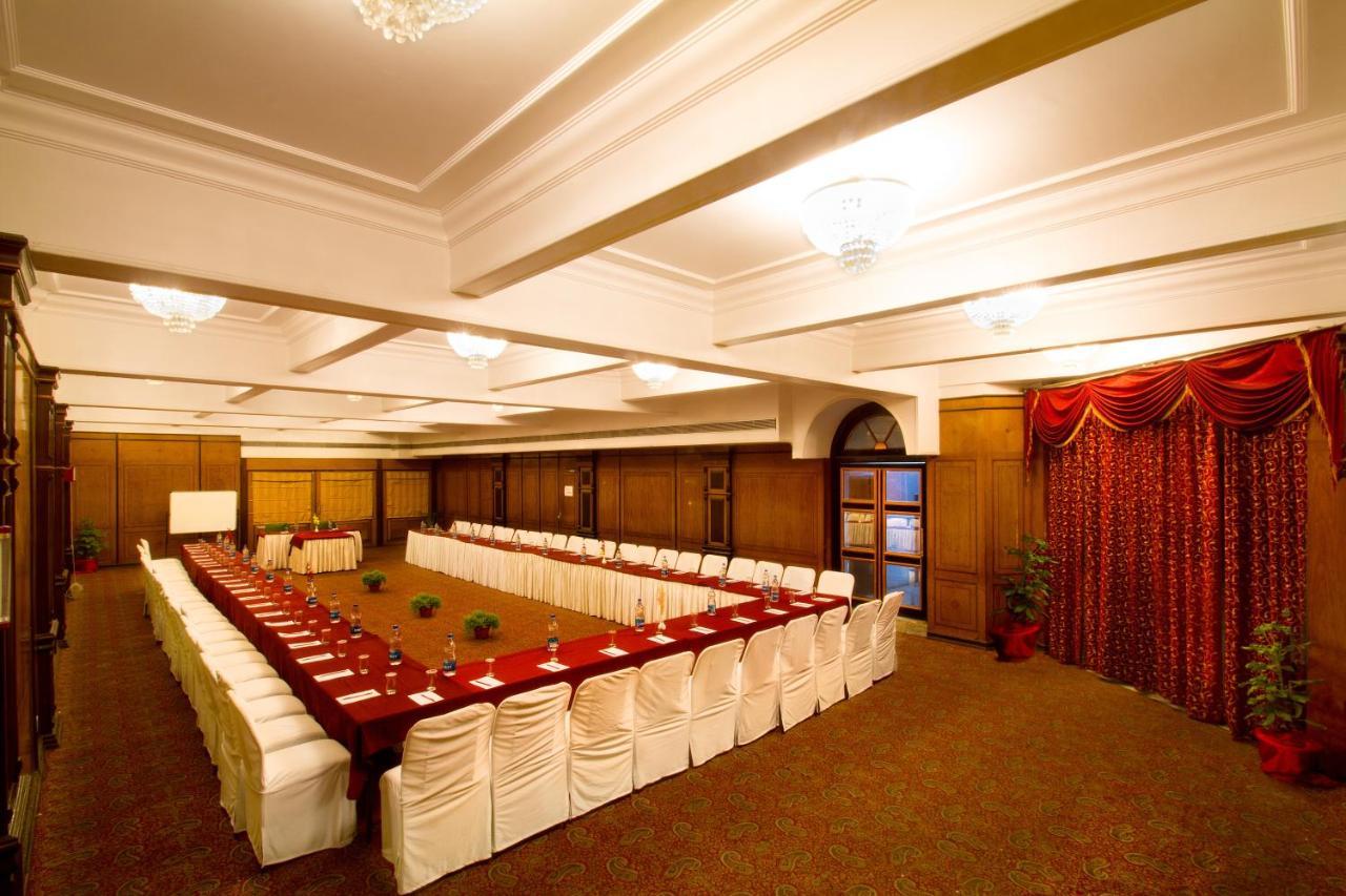 Hotel Deep Palace Лакхнау Экстерьер фото