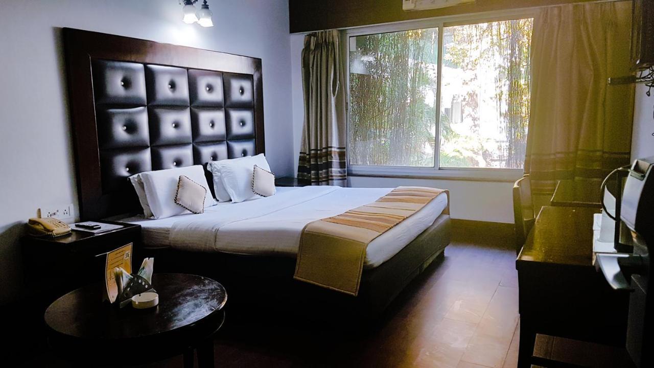 Hotel Deep Palace Лакхнау Экстерьер фото
